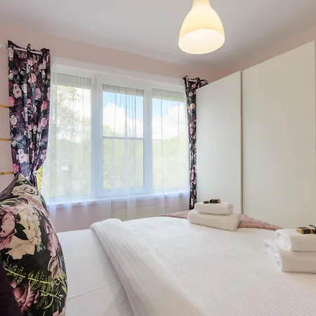 Daire Stylish Flat Near The Sea Garden With Terrace *